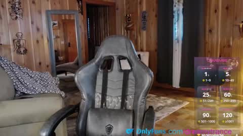 Snapshot of dreamytrance chatting on 8, 10, 2025 DreamyTrance online show from 8, 10, 2025