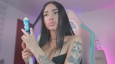 Snapshot of driana_hoffman chatting on 5, 11, 2025 DRIANA online show from 5, 11, 2025