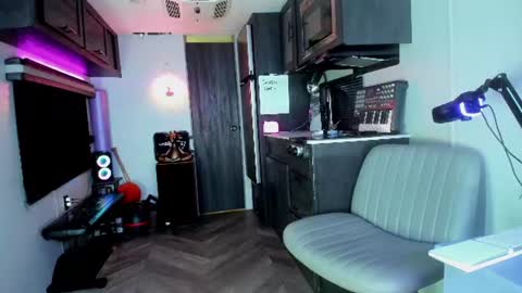 Snapshot of drizzys_room chatting on 29, 6, 2026 DirtyDrizzy online show from 29, 6, 2026
