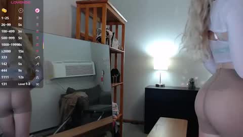 Snapshot of dualipa_unseen chatting on 11, 10, 2025 dualipa_unseen online show from 11, 10, 2025