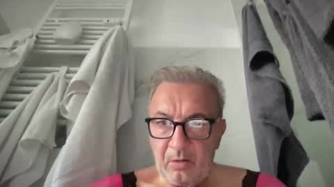 Snapshot of duglas650 chatting on 18, 9, 2025 duglas650 online show from 18, 9, 2025
