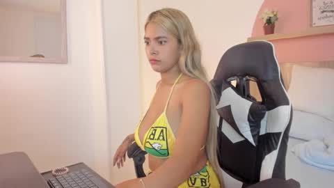 D U L C E  online show from 24, 10, 2025