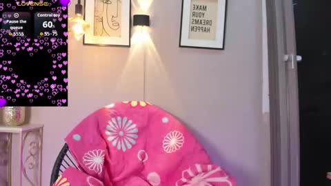 dulce__fiore07 online show from 25, 9, 2025