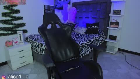 Snapshot of dulce_alice_ chatting on 7, 1, 2025 ALICE online show from 7, 1, 2025