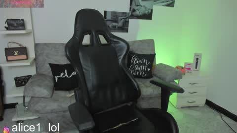 Snapshot of dulce_alice_ chatting on 27, 1, 2025 ALICE online show from 27, 1, 2025
