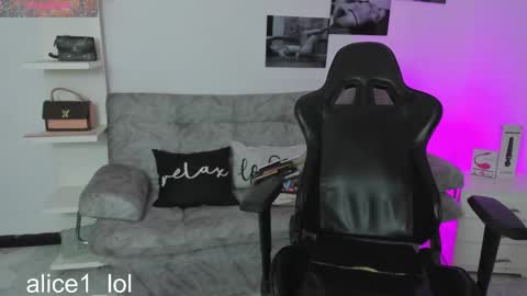 Snapshot of dulce_alice_ chatting on 6, 3, 2025 ALICE online show from 6, 3, 2025