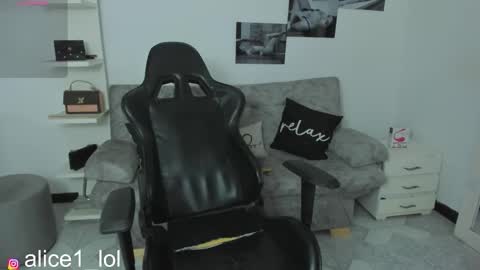 Snapshot of dulce_alice_ chatting on 11, 9, 2025 ALICE online show from 11, 9, 2025