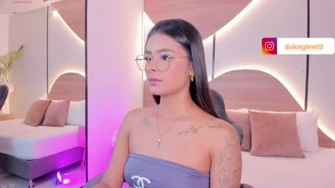 Snapshot of dulce_glow_ chatting on 30, 4, 2026 D U L C E online show from 30, 4, 2026