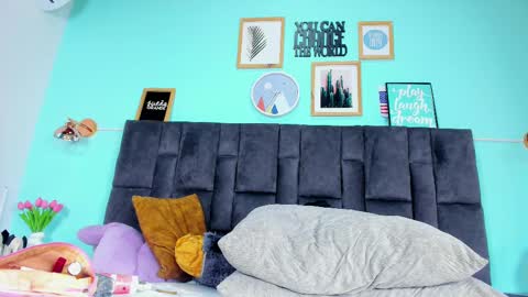 DULCE AURORA online show from 17, 2, 2025