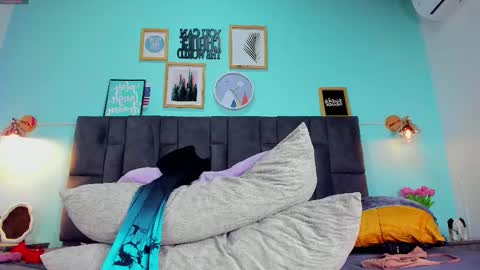 DULCE AURORA online show from 20, 2, 2025