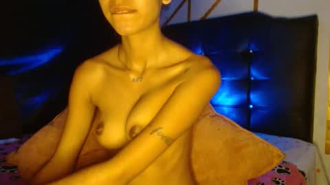 dulcelatina222 online show from 1, 10, 2025