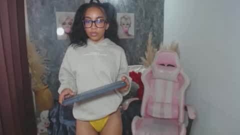 dulcetaylorss online show from 27, 2, 2025