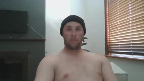 Snapshot of dustyroy09 chatting on 17, 12, 2025 dustyroy09 online show from 17, 12, 2025