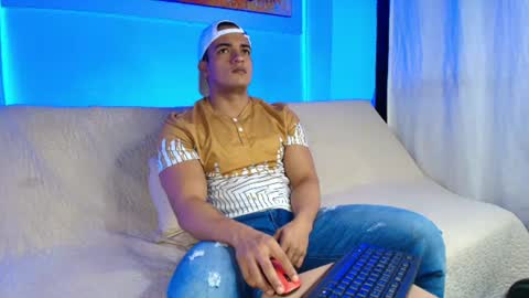 dwayne_esteven10 online show from 27, 7, 2026