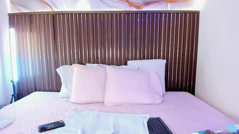 Snapshot of e11even_ chatting on 17, 12, 2025 Call me Sofia online show from 17, 12, 2025