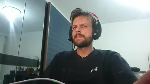 Snapshot of eaglecrm chatting on 5, 1, 2025 eaglecrm online show from 5, 1, 2025