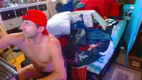 Snapshot of eastbayboy57 chatting on 17, 12, 2025 eastbayboy57 online show from 17, 12, 2025