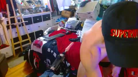 Snapshot of eastbayboy57 chatting on 19, 12, 2025 eastbayboy57 online show from 19, 12, 2025