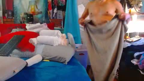 Snapshot of eastbayboy57 chatting on 19, 1, 2026 eastbayboy57 online show from 19, 1, 2026