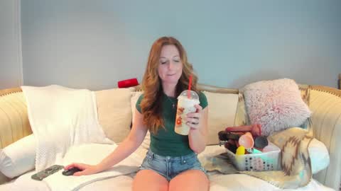 Snapshot of eatmygingersnapps chatting on 19, 12, 2025 Allison online show from 19, 12, 2025