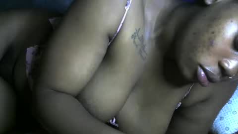 Snapshot of ebony_caramell048 chatting on 5, 11, 2025 caramell online show from 5, 11, 2025