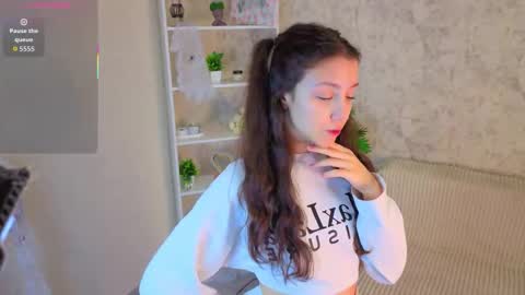 Snapshot of ebonyleibenstein chatting on 11, 11, 2025 Milly online show from 11, 11, 2025