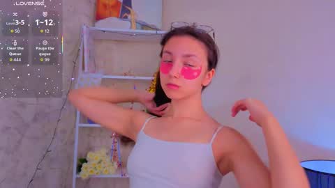 Snapshot of ebonyleibenstein chatting on 14, 12, 2025 Milly online show from 14, 12, 2025