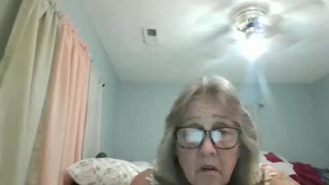 Snapshot of ecbubbles4769 chatting on 21, 3, 2026 Lovebug1960 online show from 21, 3, 2026