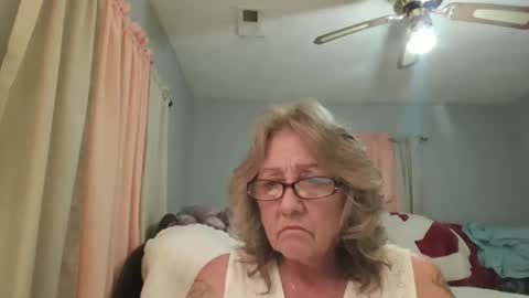 Snapshot of ecbubbles4769 chatting on 23, 3, 2026 Lovebug1960 online show from 23, 3, 2026