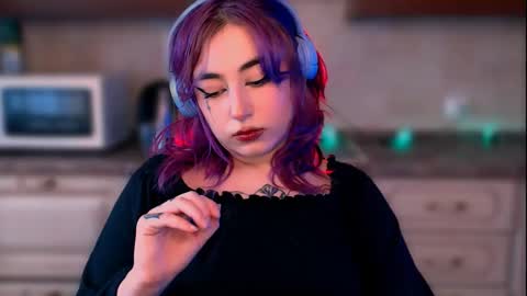 Snapshot of ediefris chatting on 8, 2, 2025 fickle demon made of clumps of matter online show from 8, 2, 2025