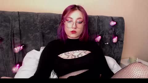 Snapshot of ediefris chatting on 11, 3, 2025 fickle demon made of clumps of matter online show from 11, 3, 2025