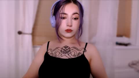 Snapshot of ediefris chatting on 18, 10, 2025 fickle demon made of clumps of matter online show from 18, 10, 2025