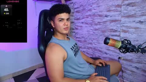 Snapshot of edward__clarck chatting on 12, 4, 2026 EDWARD CLARCK online show from 12, 4, 2026