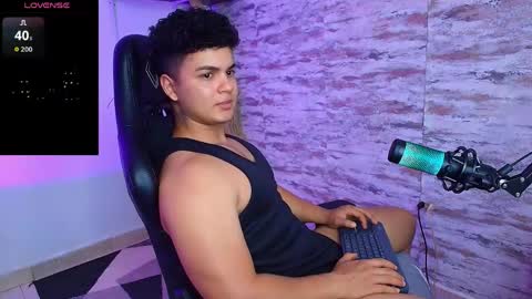 Snapshot of edward__clarck chatting on 13, 4, 2026 EDWARD CLARCK online show from 13, 4, 2026