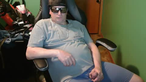 edwardaims_2please online show from 30, 4, 2026