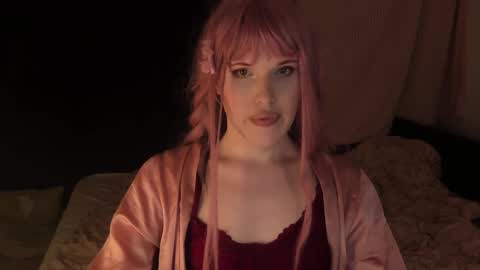 Effie Mur online show from 8, 1, 2025