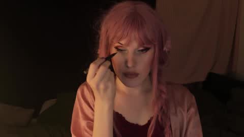 Effie Mur online show from 17, 1, 2025