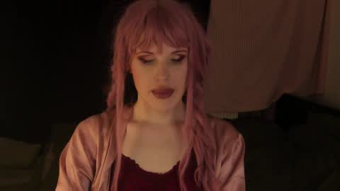 Effie Mur online show from 19, 1, 2025