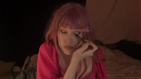 Effie Mur online show from 2, 2, 2025