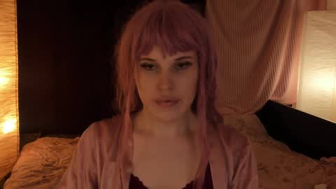 Effie Mur online show from 6, 3, 2025