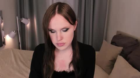 Effie Mur online show from 25, 3, 2026