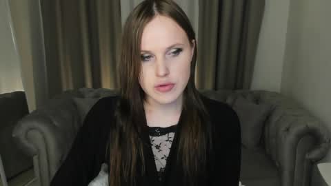 Effie Mur online show from 2, 5, 2026