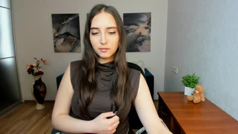 Effy Royse online show from 5, 4, 2026