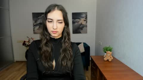 Effy Royse online show from 10, 5, 2026
