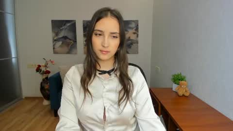 Effy Royse online show from 18, 6, 2026