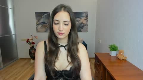 Effy Royse online show from 28, 6, 2026