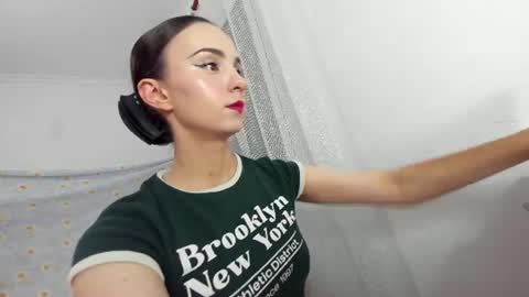 Snapshot of ehotlovea chatting on 18, 7, 2026 Erik and Alice online show from 18, 7, 2026