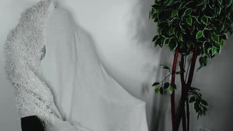 eileenmoores online show from 4, 10, 2025