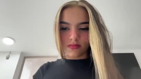 eimy_rosse18 online show from 8, 5, 2026