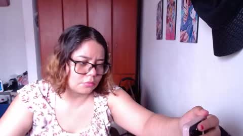 eimy_saenzz online show from 19, 4, 2026